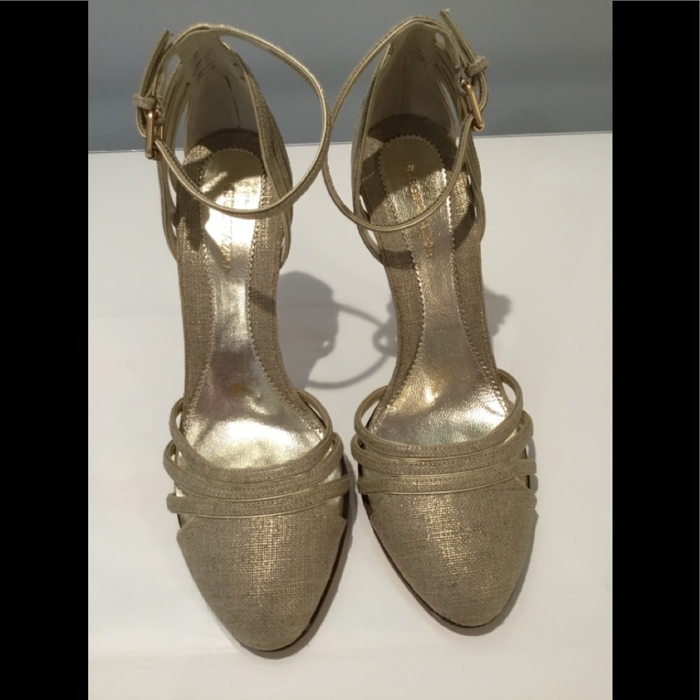 BCBG MAXAZRIA METALLIC GOLD LINEN STACKED HEELS 7